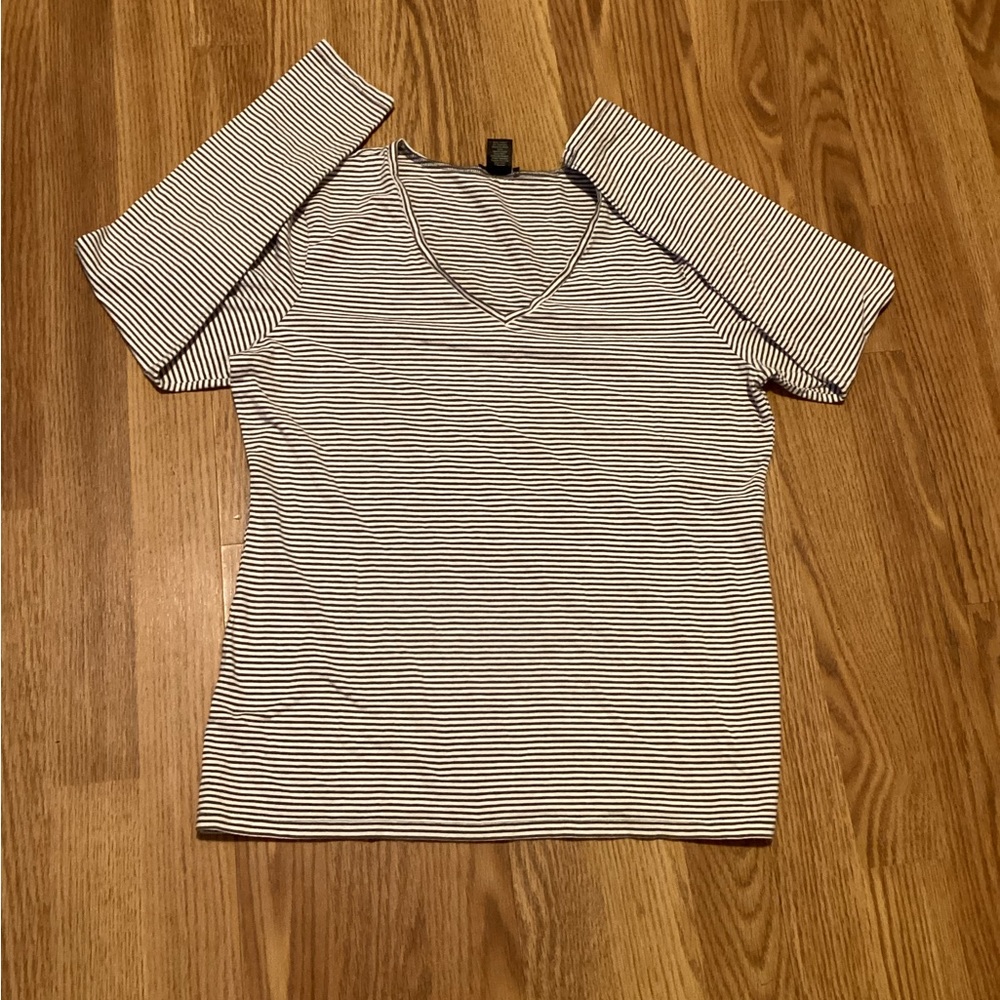 Women’s t shirt in two colors v neck Ann Taylor brand  size large long sleeve